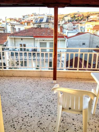 Μπαλκόνι ή βεράντα στο Traditional penthouse with mountain view