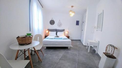 Кровать или кровати в номере Onar Naxos