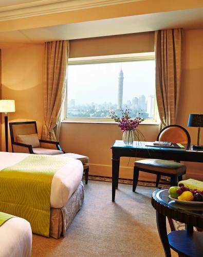 Una cama o camas en una habitación de Kempinski Nile Hotel, Cairo