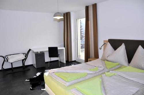 a bedroom with a bed and a table and chairs at La Perla A1 in Scuol