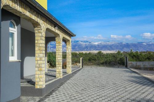 Lucky Luke Pool Apartments