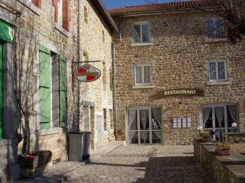 Fotografie z fotogalerie ubytování Hôtel Des Voyageurs v destinaci Bellevue-la-Montagne