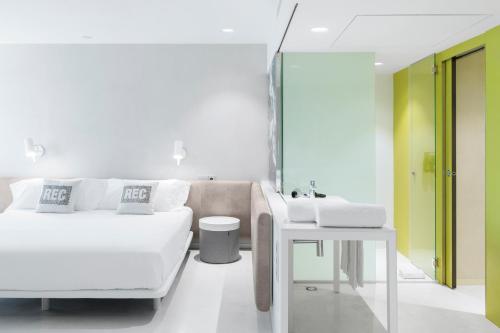 a living room with a white couch and a table at Hotel Rec Barcelona - Adults Only in Barcelona