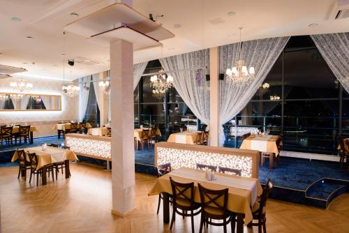 Restorāns vai citas vietas, kur ieturēt maltīti, naktsmītnē Park Hotel Latgola
