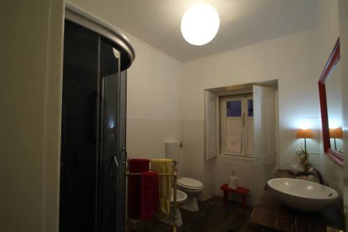 Vonios kambarys apgyvendinimo įstaigoje Casas do Patio Sem Cantigas 3