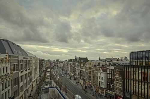 Pemandangan umum bagi Amsterdam atau pemandangan bandar yang diambil dari hotel