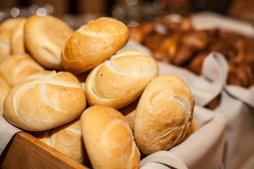 a pile of loaves of bread in a basket at Hotel de Hoeve van Nunspeet in Nunspeet