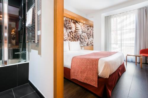 a hotel room with a bed and a window at Exe Princep in Andorra la Vella