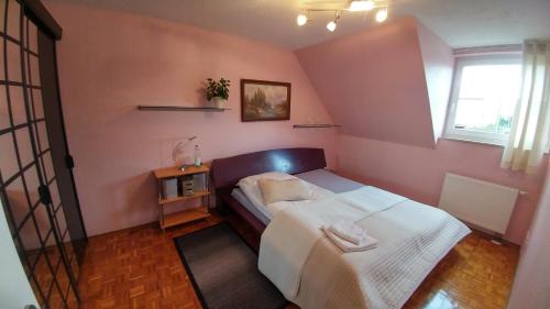 a small bedroom with a bed and a window at Messezimmer Laatzen APO 3 in Hannover