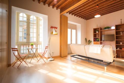 a living room with a couch and a table at A dos pasos de Todo in Málaga