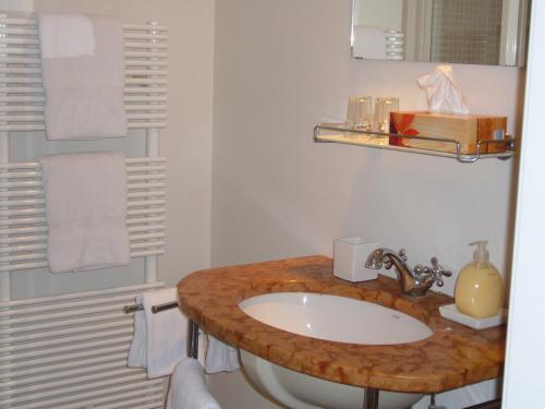 a bathroom with a sink and a mirror at Sonnwirtstöckl am See in Sankt Gilgen