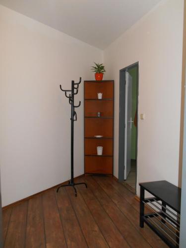 a room with a tripod and a dresser at Penzion V Zatáčce in Plzeň