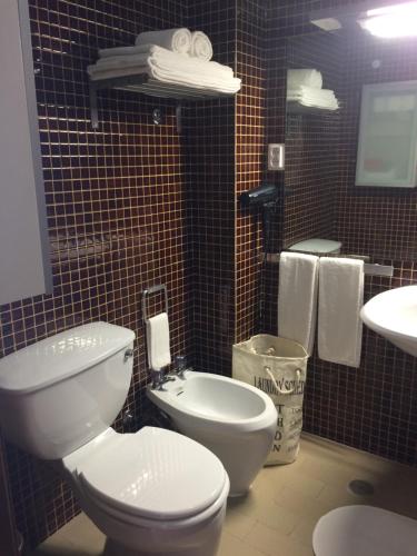 a bathroom with a toilet and a sink at Beach & Relax - Studio in Costa da Caparica