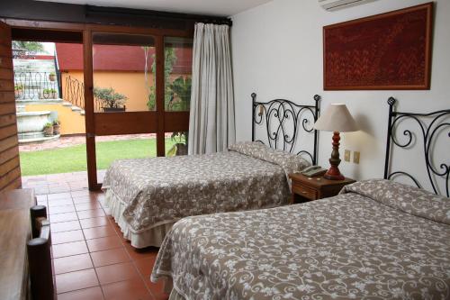Hotel Hacienda tesisinde bir odada yatak veya yataklar