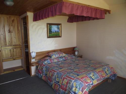 Postel nebo postele na pokoji v ubytování Hostal y Cabañas Mozart