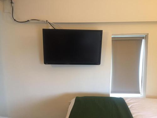 Findon Rest Ltdにあるテレビまたはエンターテインメントセンター