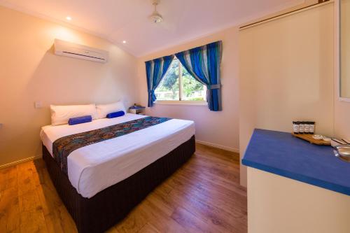 Postel nebo postele na pokoji v ubytování King Reef Resort