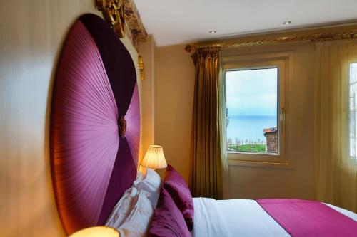 Double Room with Partial Sea View