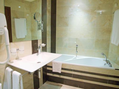 Salle de bains dans l'établissement Rosslyn Dimyat Hotel Varna