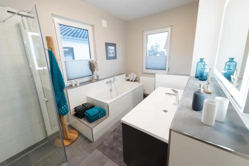 Bilik mandi di Ferienwohnung MOSAIC