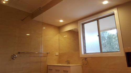 Bilik mandi di Cradle Alpine Retreat