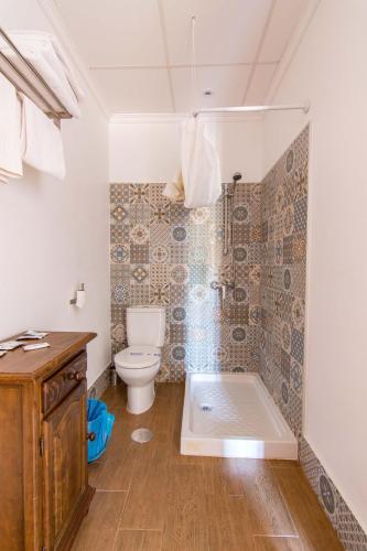 a bathroom with a toilet and a shower at Hotel Rural El Cortijo in Ronda