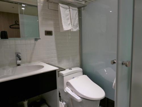 Un baño de 泊居旅店二館 Oursinn Hotel 2