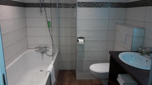 Bilik mandi di Hotel L'alpin