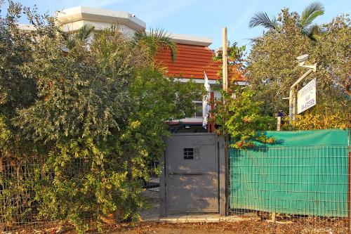 Κήπος έξω από το נופש דביר - צימרים מהממים למשפחות עם ג'קוזי ובריכה ליד הכנרת