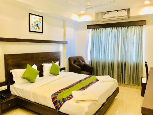 Ένα ή περισσότερα κρεβάτια σε δωμάτιο στο REGALIA INN &SUITES