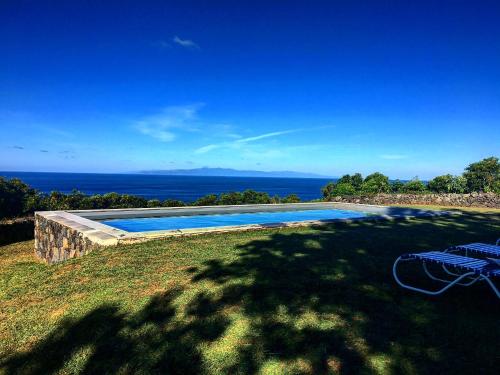 a swimming pool with a view of the ocean at Pico da Vigia in Santa Bárbara