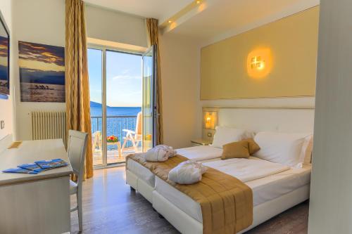 Postel nebo postele na pokoji v ubytování Hotel Lido Blu - Surf & Bike