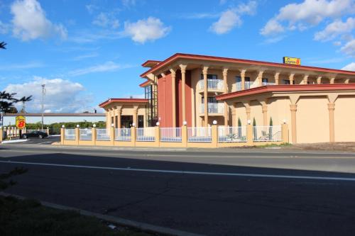Gallery image of Super 8 by Wyndham Vallejo/Napa Valley in Vallejo