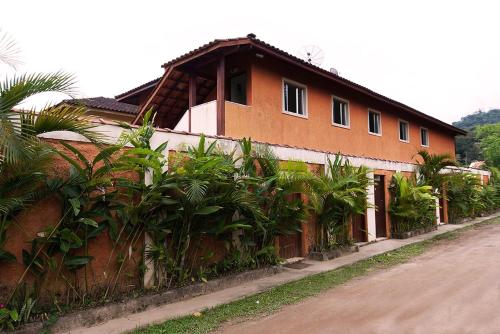 Edificio en el que se encuentra el hostal o pensión