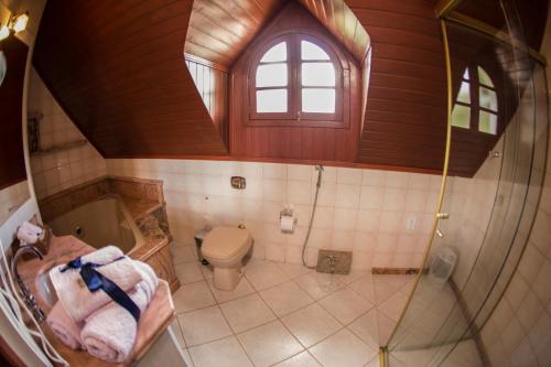 Bilik mandi di Chalé Alto da Serra - Pousada & Wellness Spa