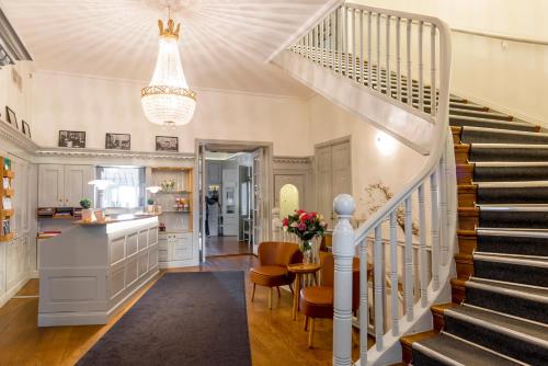 a staircase in a home with a kitchen and a living room at 1909 Sigtuna Stads Hotell in Sigtuna