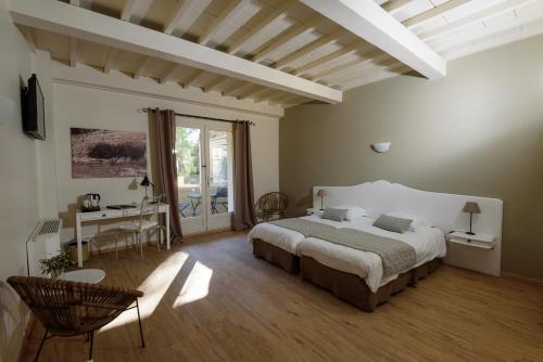 Ένα ή περισσότερα κρεβάτια σε δωμάτιο στο Hôtel Belesso