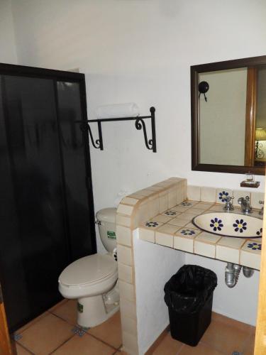 Bilik mandi di Hotel Montroi Express