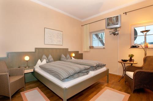A bed or beds in a room at Stadler Hof