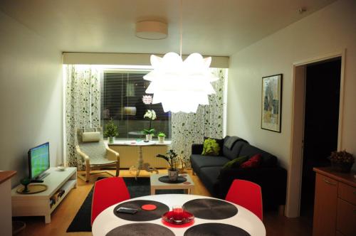 Μια τηλεόραση ή/και κέντρο ψυχαγωγίας στο Aliisa's Apartment
