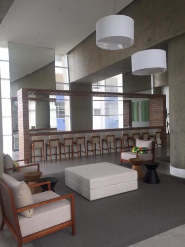 Posezení v ubytování Loft com vista para o mar