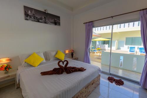 Krevet ili kreveti u jedinici u objektu Baan Chaylay Resort Karon