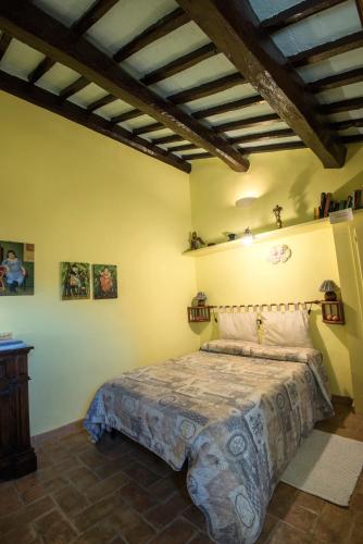 a bedroom with a bed and a wooden ceiling at Villa Marina in Bosco