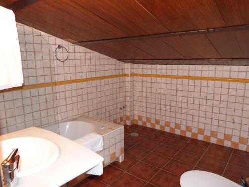 Ένα μπάνιο στο Hostal Restaurante Las Canteras