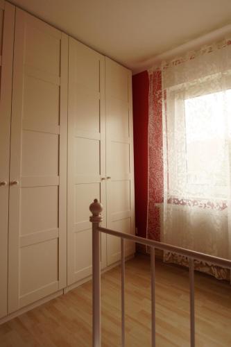 a room with white cabinets and a window at Ferienhaus Halbritter Pouch in Pouch