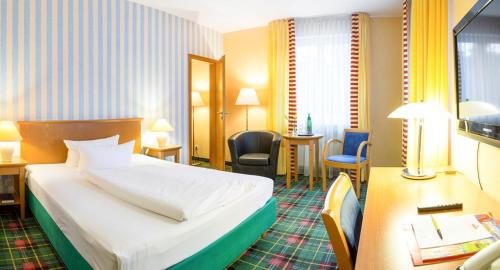 Postel nebo postele na pokoji v ubytování Grünau Hotel
