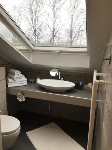 Et badeværelse på Apartment Gronau
