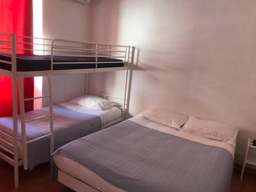 Ένα ή περισσότερα κρεβάτια σε δωμάτιο στο Peters Guesthouse