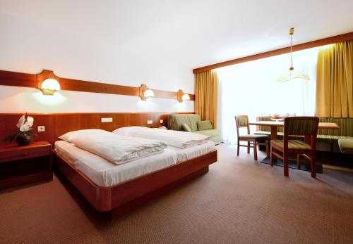 
Een bed of bedden in een kamer bij Residence Bacher
