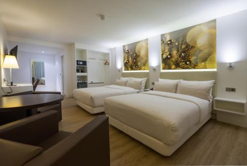 Säng eller sängar i ett rum på Taste Hotel Heidenheim